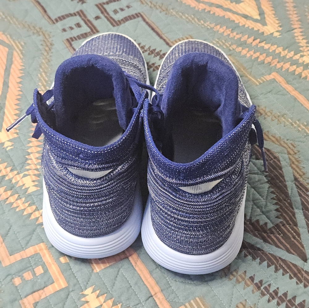 Nike Hyper Dunk - Picture 2 of 7